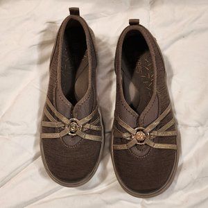 BZEES Niche Slip On Shoes, Womens Size 7M